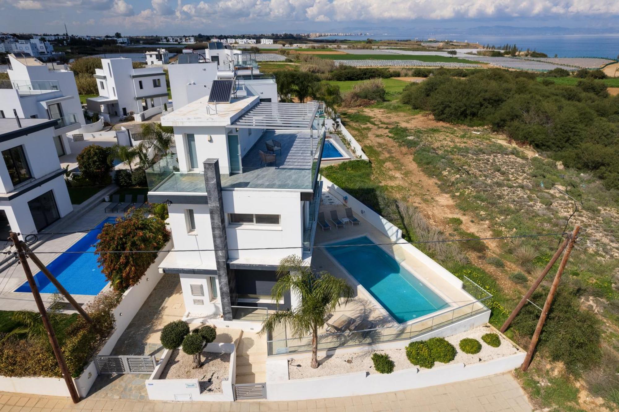 פאראלימני Seaside Luxury Villa מראה חיצוני תמונה