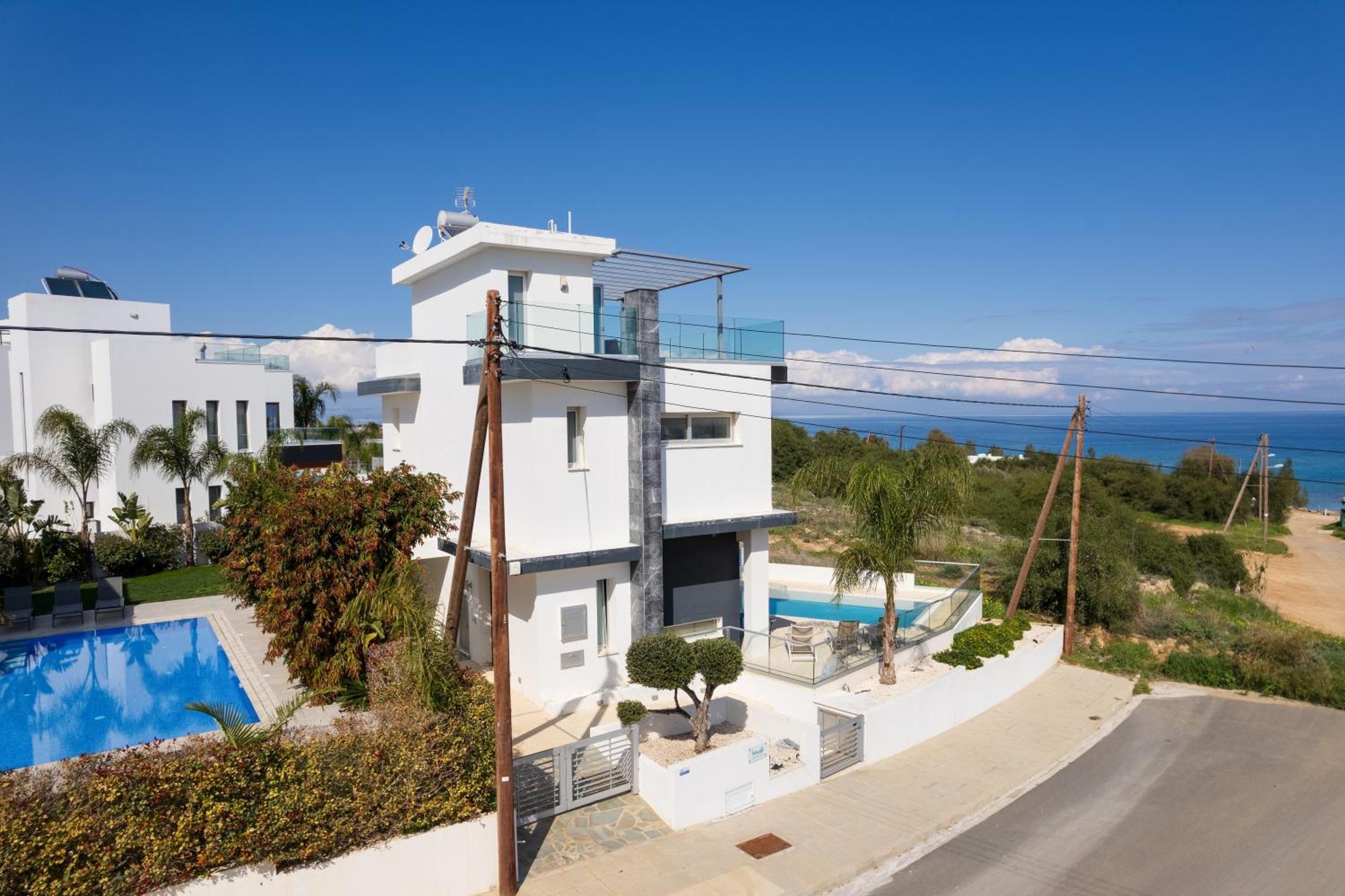 פאראלימני Seaside Luxury Villa מראה חיצוני תמונה