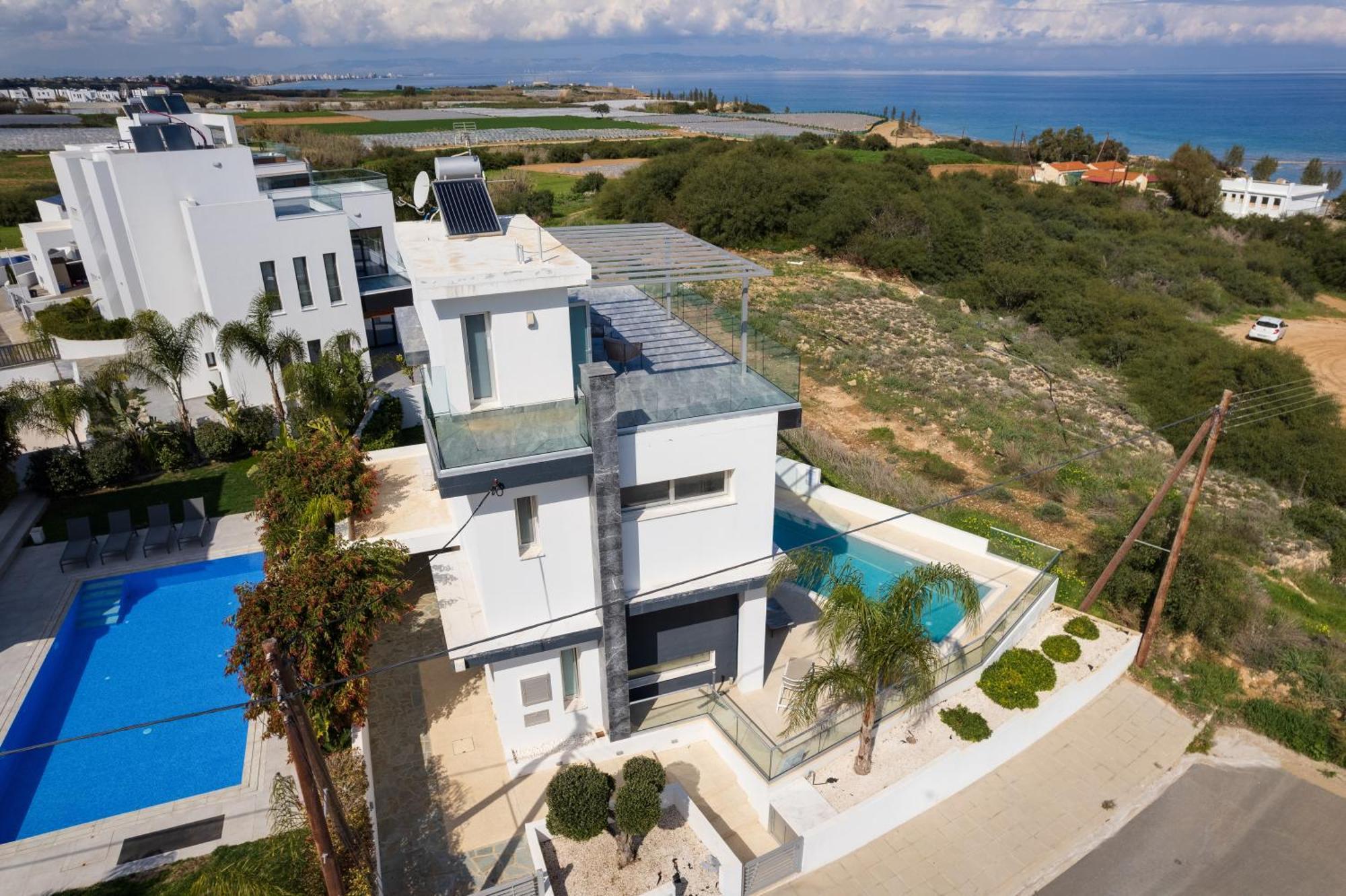 פאראלימני Seaside Luxury Villa מראה חיצוני תמונה