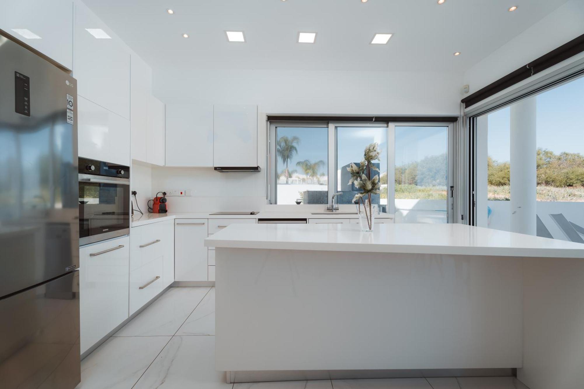 פאראלימני Seaside Luxury Villa מראה חיצוני תמונה