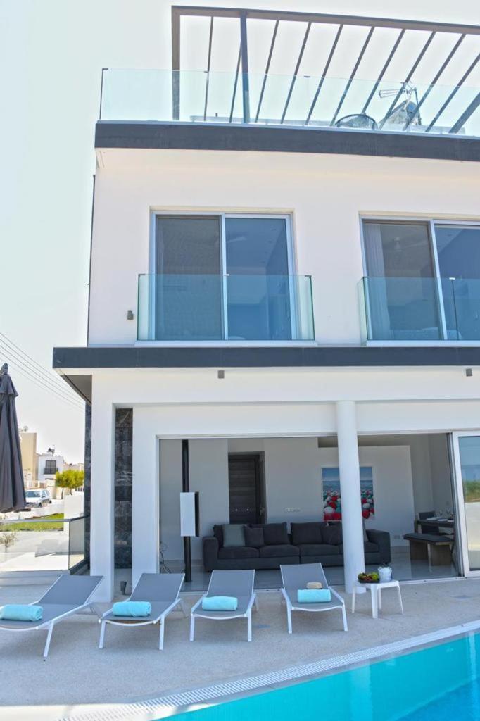 פאראלימני Seaside Luxury Villa מראה חיצוני תמונה