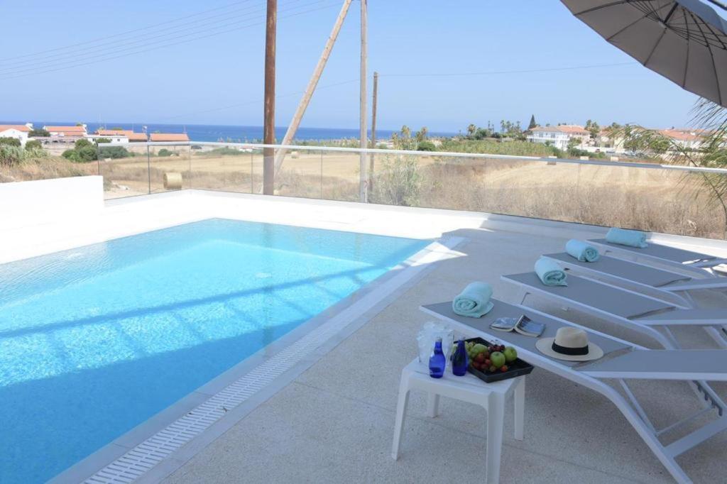 פאראלימני Seaside Luxury Villa מראה חיצוני תמונה